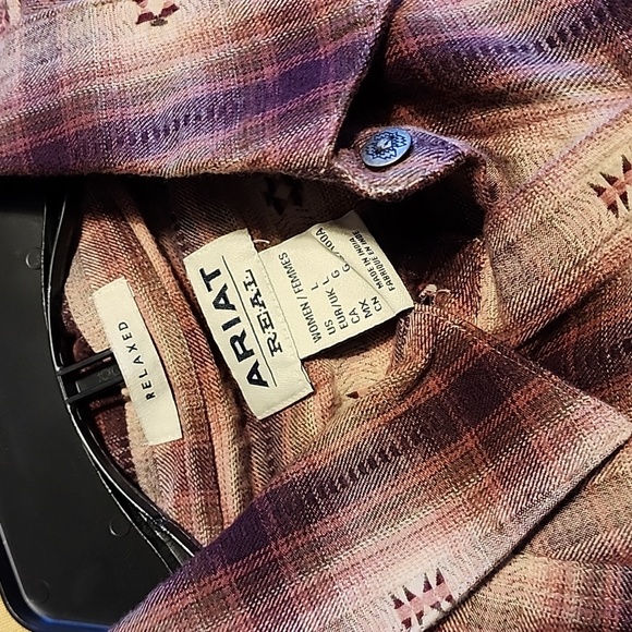 Women's Ariat shirt - Picture 3 of 5